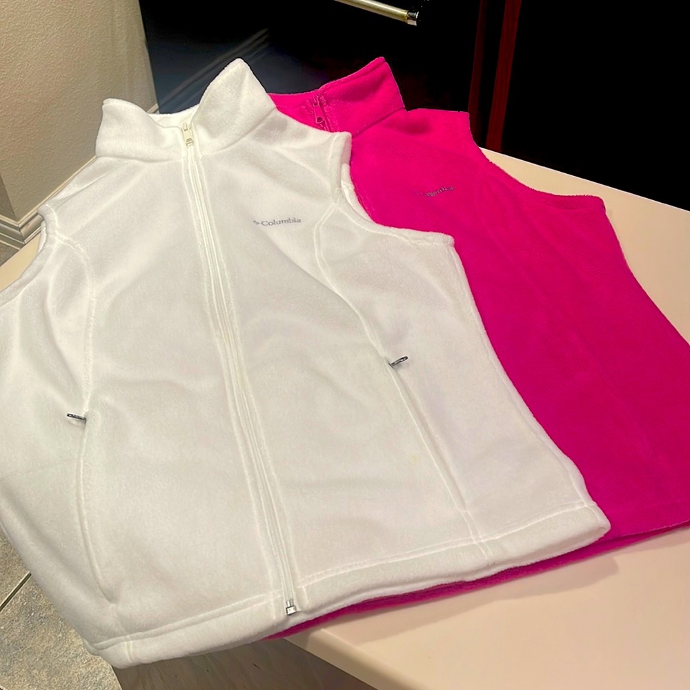 Bundle of two Columbia Vest (L)